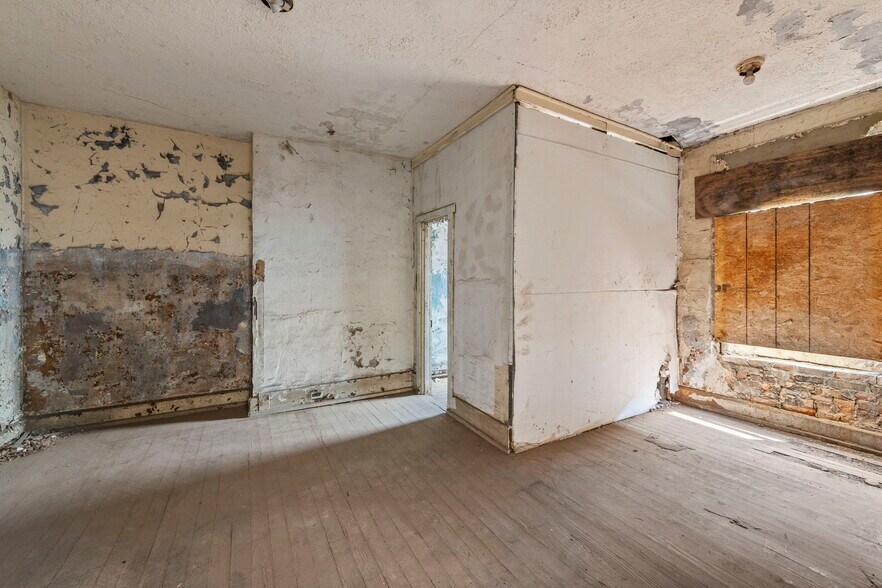 More Photos Of 1648 Vine St, Cincinnati Storefront Retail Residential For Sale