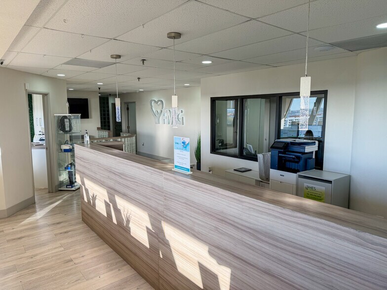 More Photos Of 7100 W 20th Ave, Hialeah Medical For Lease