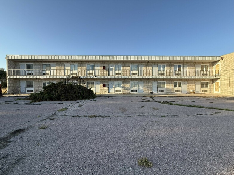 Primary Photo Of 605 W US Highway 20, Gordon Hotel For Sale