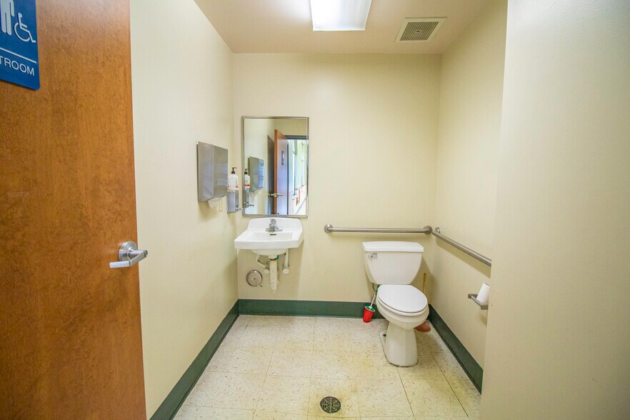 More Photos Of 720 W Navajo St, West Lafayette Office For Lease