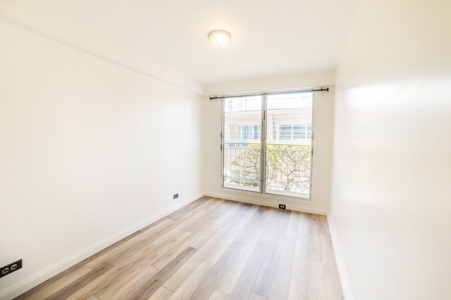 More Photos Of 534 Kamoku St, Honolulu Apartments For Sale