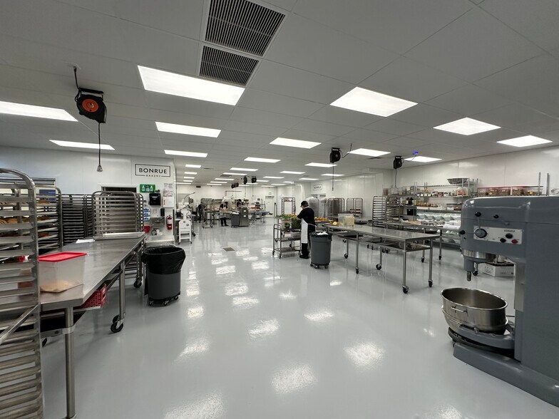 More Photos Of 590 N Main St, Leeds Manufacturing For Sale