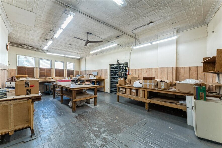 More Photos Of 13210 Hillside Ave, Richmond Hill Storefront Retail Office For Sale