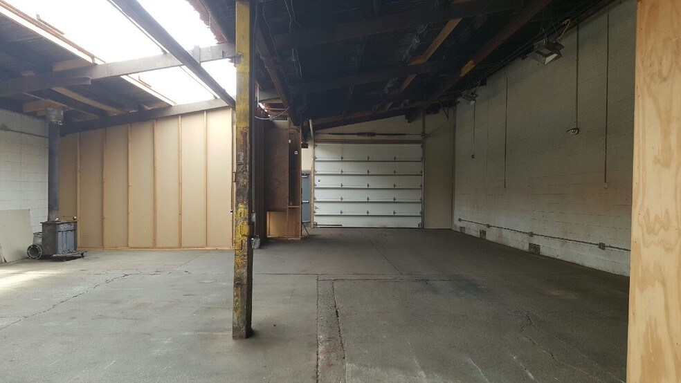 More Photos Of 12 Union St, Modena Warehouse For Lease