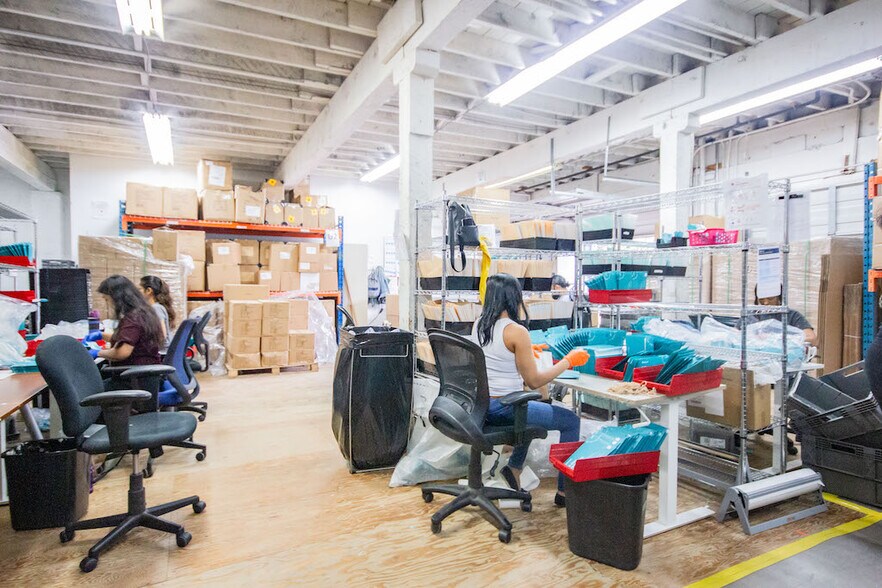 More Photos Of 381 Railway St, Vancouver Warehouse For Lease