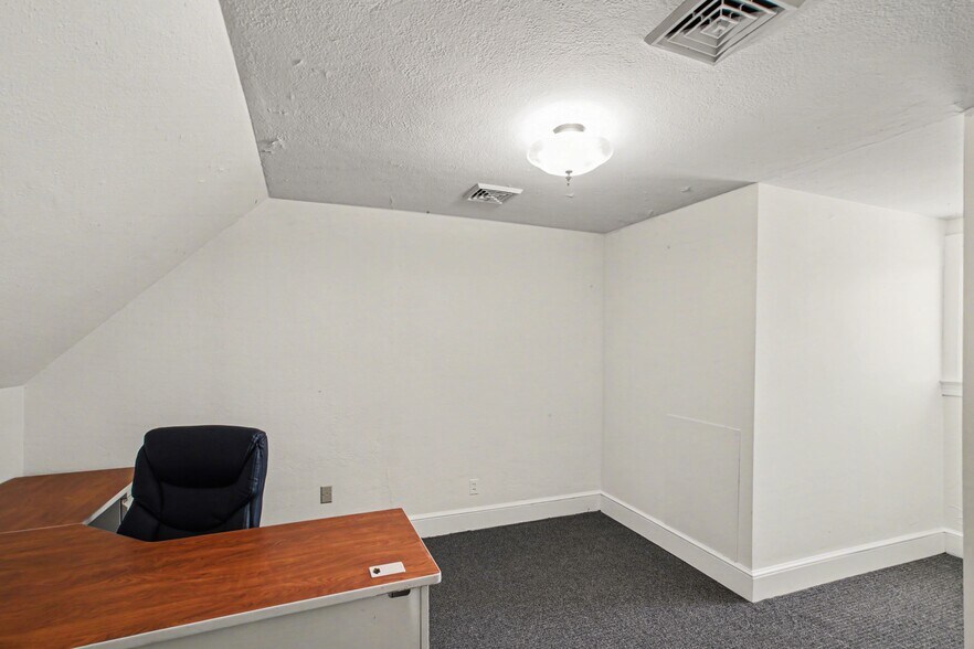 More Photos Of 2603 Lafayette Blvd, Fredericksburg General Retail For Lease