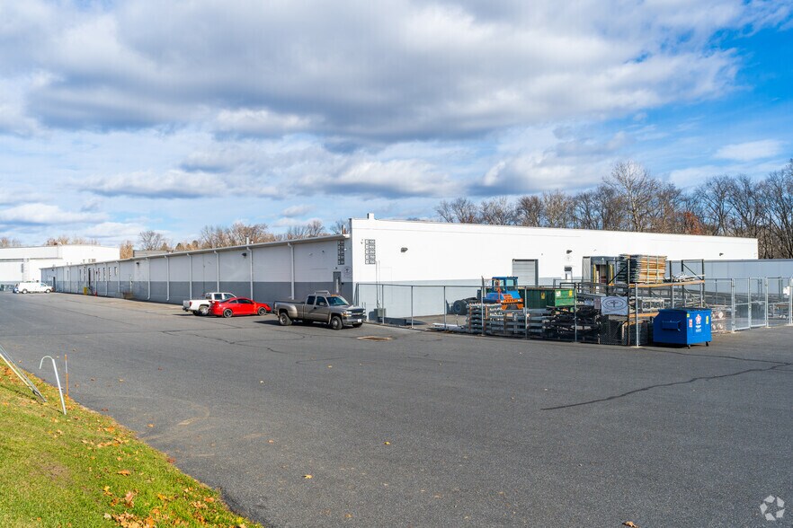 More Photos Of 1139 Lehigh Ave, Whitehall Warehouse For Lease
