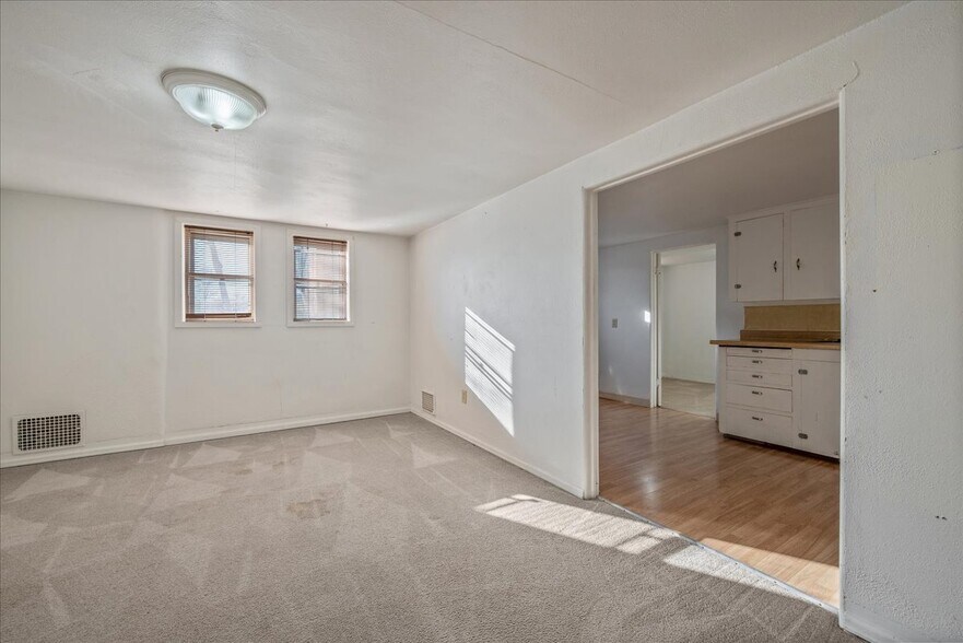 More Photos Of 1501 Carbon Ave, Cheyenne Office For Lease