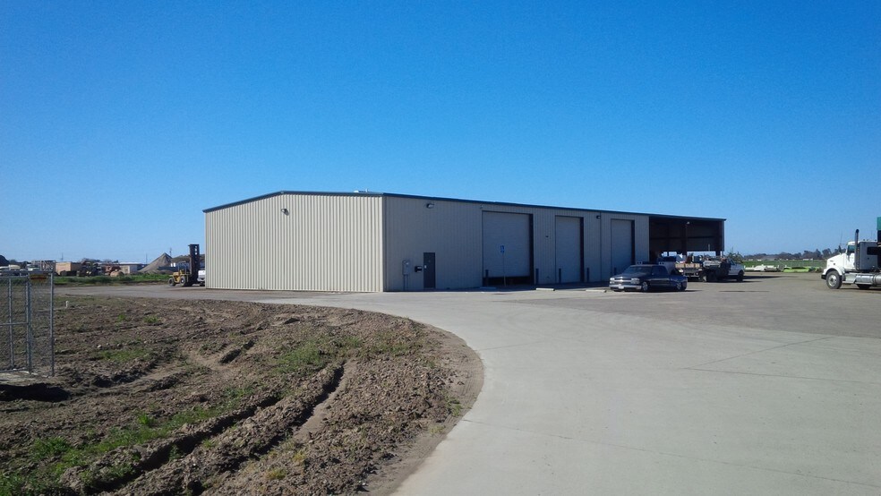More Photos Of 10500 8th Ave, Hanford Warehouse For Lease