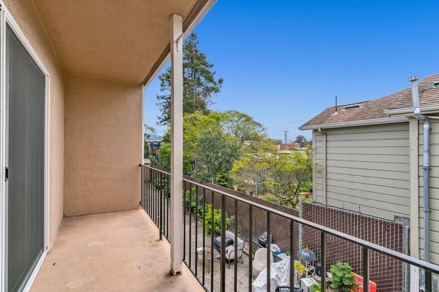 More Photos Of 2435 9th St, Berkeley Apartments For Sale