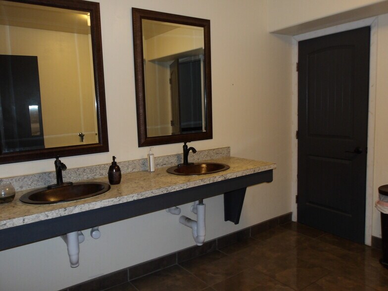 More Photos Of 1 Industrial Pkwy, Rio Hondo Freestanding For Sale