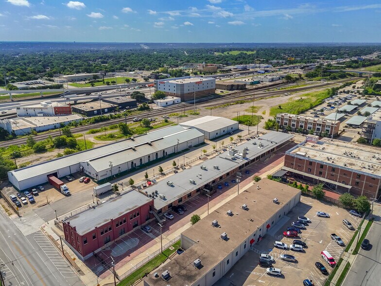 More Photos Of 304 E Vickery Blvd, Fort Worth Warehouse For Lease