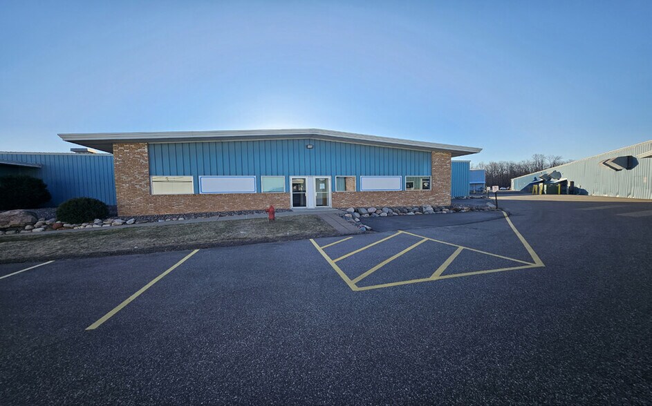 More Photos Of 22011-22043 Industrial Blvd, Rogers Light Manufacturing For Lease