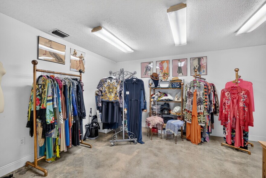 More Photos Of 2202-2204 W 78th St, Hialeah Warehouse For Sale