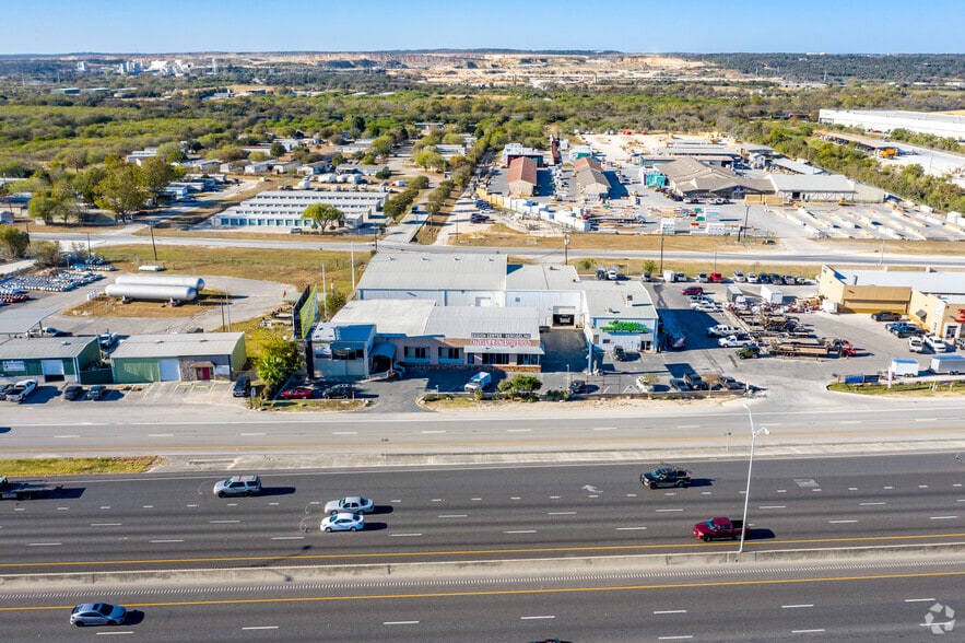 More Photos Of 3702 S Interstate 35, New Braunfels Freestanding For Lease