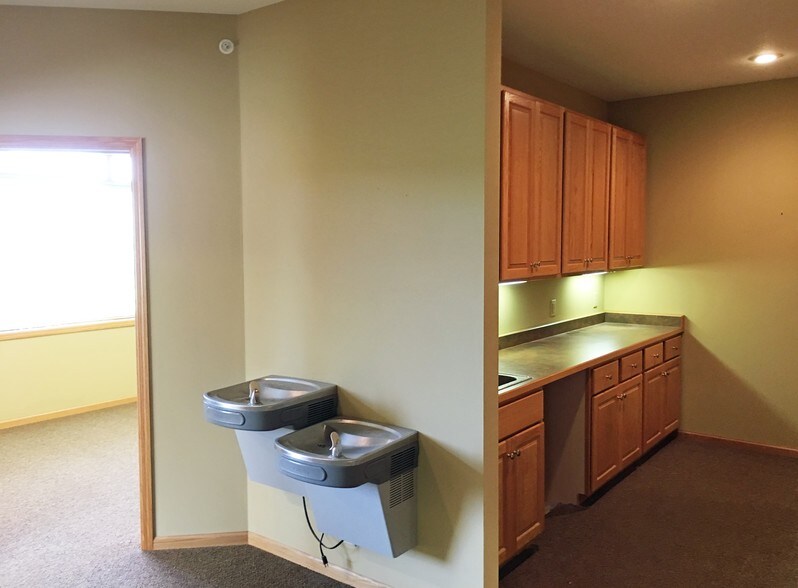 More Photos Of 7965 Stone Creek Dr, Chanhassen Office For Sale