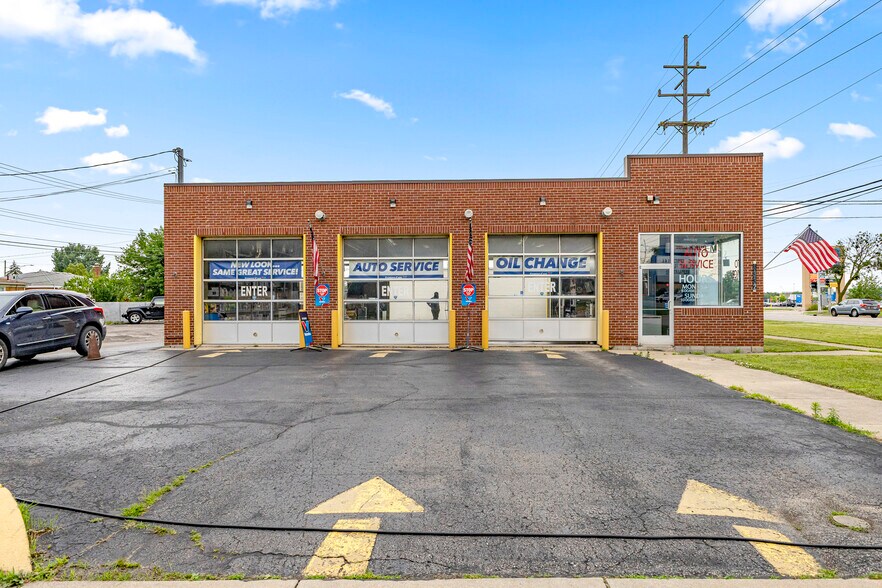 More Photos Of 8332 E 12 Mile Rd, Warren Service Station For Sale
