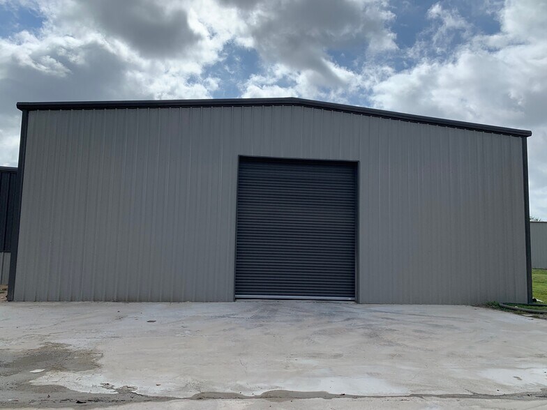 More Photos Of 3910 E McKinney St, Denton Warehouse For Lease