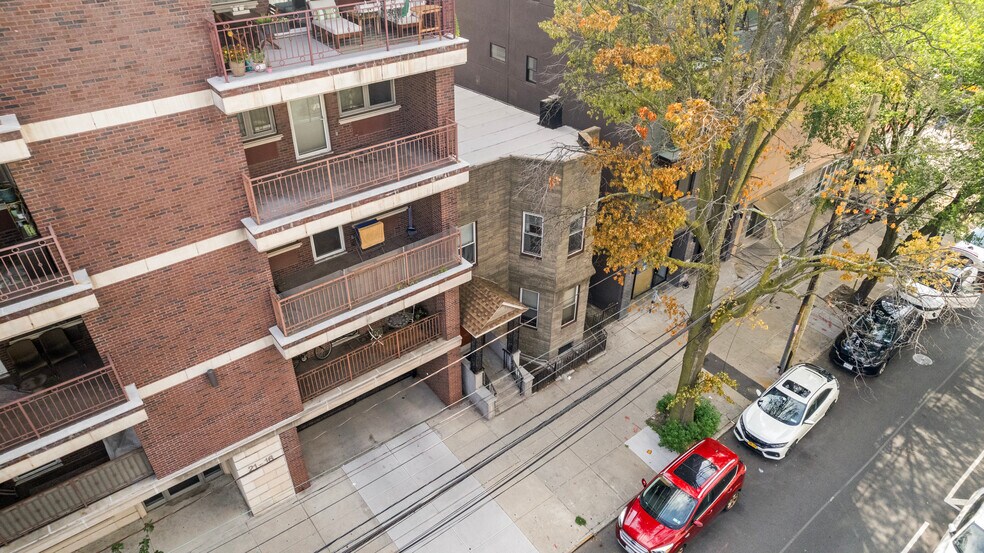 More Photos Of 21-12 31st ave, Astoria Apartments For Sale