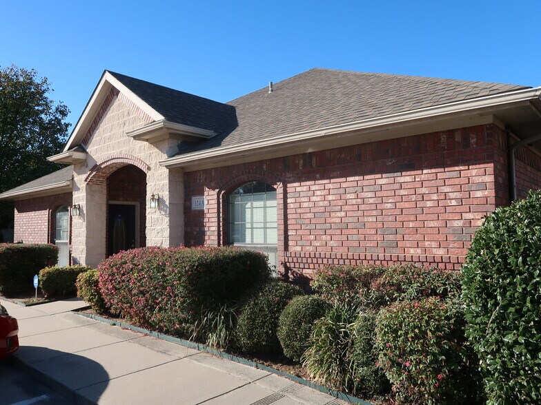 More Photos Of 124 W Harwood Rd, Hurst Medical For Lease