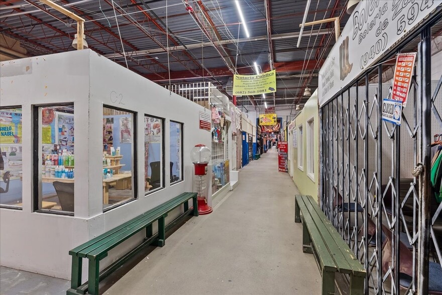 More Photos Of 318 E Long Ave, Fort Worth General Retail For Sale