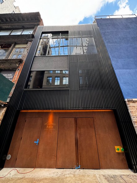 Primary Photo Of 21 W 35th St, New York Restaurant For Sale