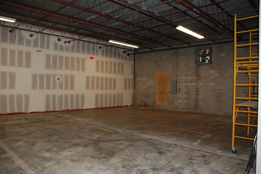 More Photos Of 1420 Neptune Dr, Boynton Beach Warehouse For Lease