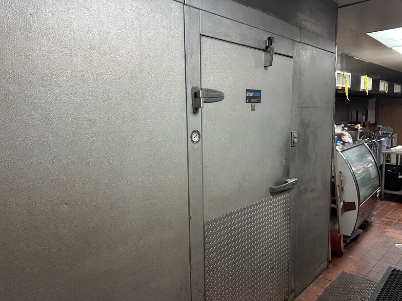 More Photos Of 930-980 Radio Rd, Little Egg Harbor Township General Retail For Sale