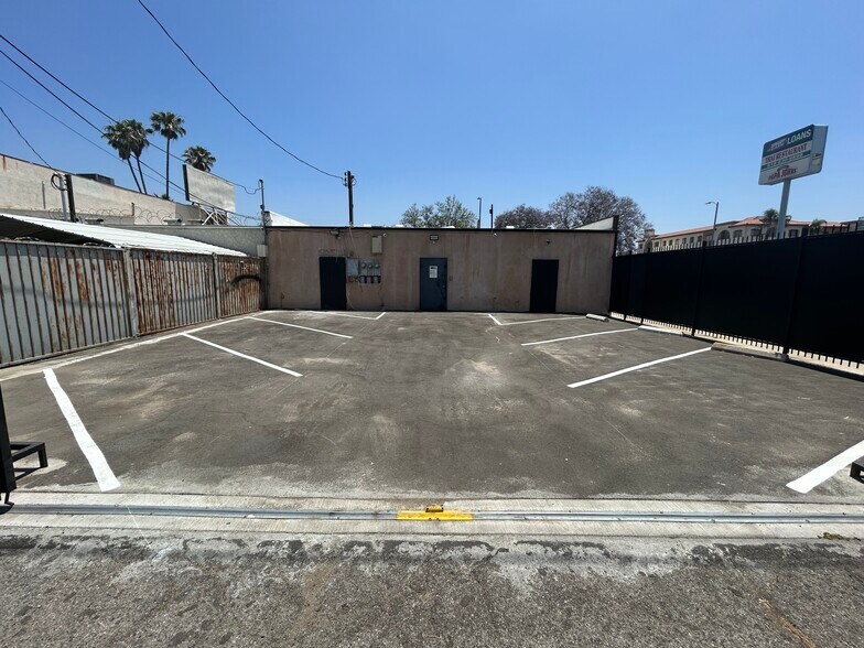 More Photos Of 10235-10237 Sepulveda Blvd, Mission Hills Storefront For Lease