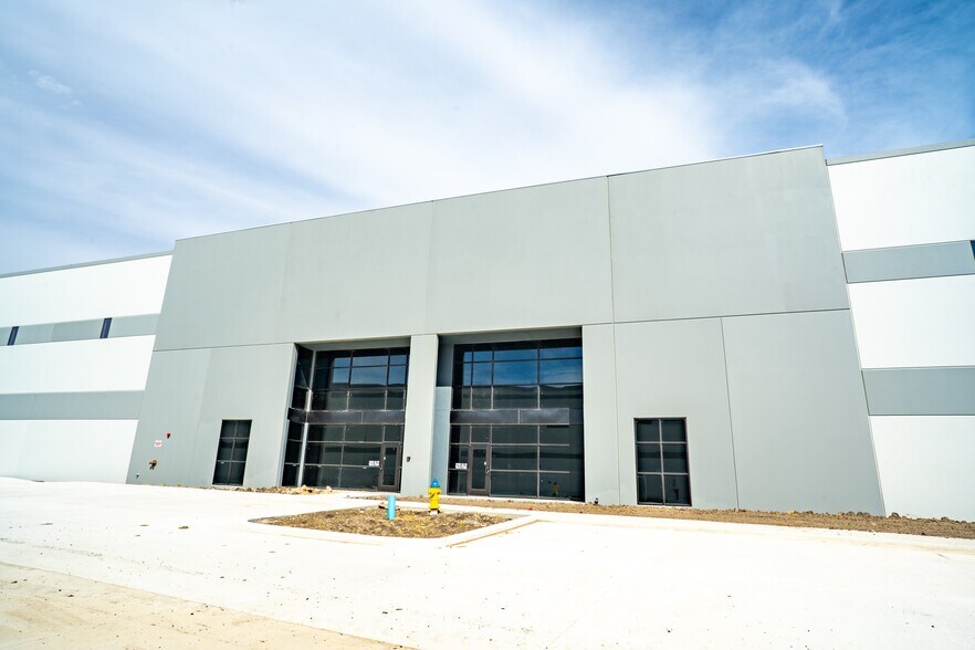 More Photos Of 21901 US 79, Taylor Warehouse For Lease