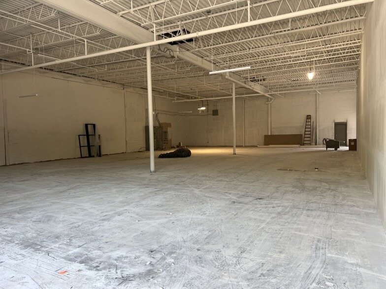 More Photos Of 125 Westbrook Rd, Essex Storefront For Sale