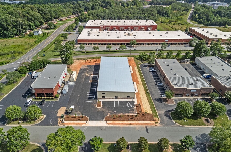 More Photos Of 115 Overhill Dr, Mooresville Warehouse For Lease