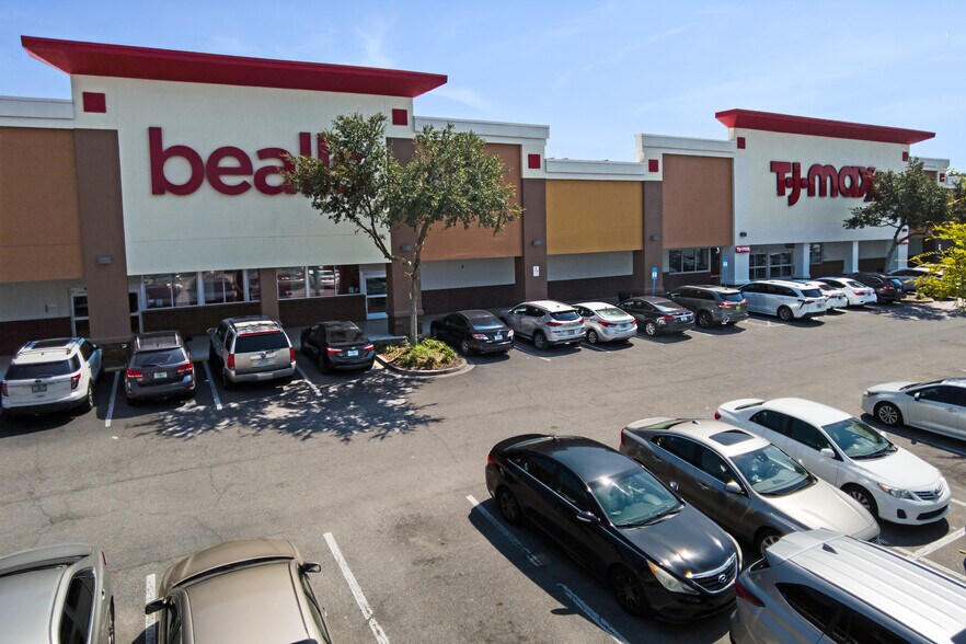 More Photos Of 3600 W University Blvd, Jacksonville Unknown For Lease