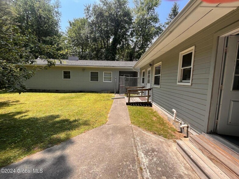 More Photos Of 1612 Crescent Rd, Clifton Park Schools For Sale