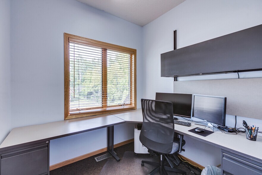 More Photos Of 2127 County Road D E, Maplewood Office For Sale