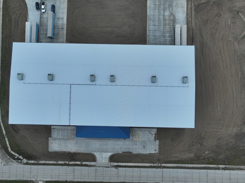 More Photos Of 2300 Raney, Effingham Warehouse For Lease