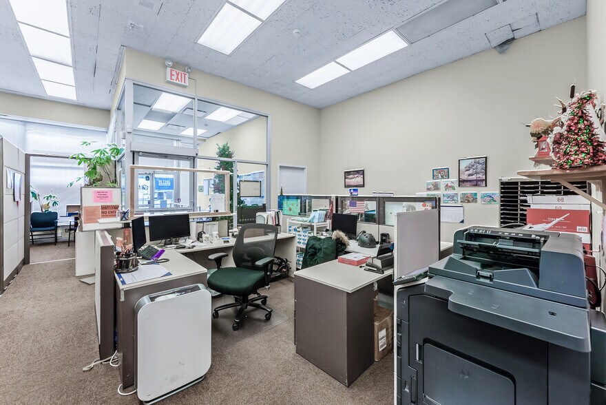 More Photos Of 166-170 Jericho Tpke, Floral Park Loft Creative Space For Lease