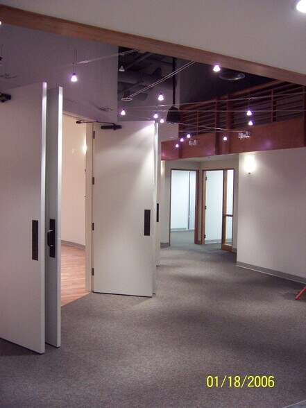 More Photos Of 103 Schelter Rd, Lincolnshire Loft Creative Space For Lease