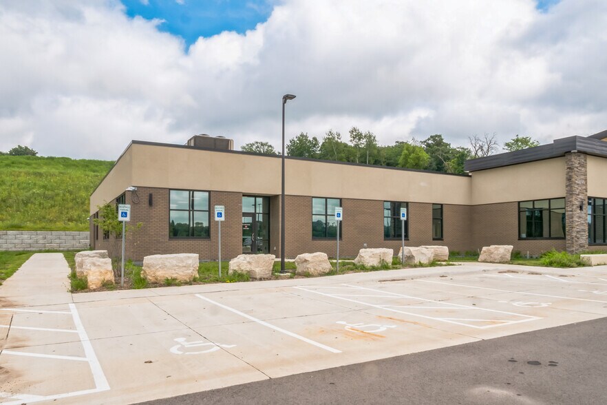 More Photos Of 1106 Military Blvd, Decorah Office For Sale