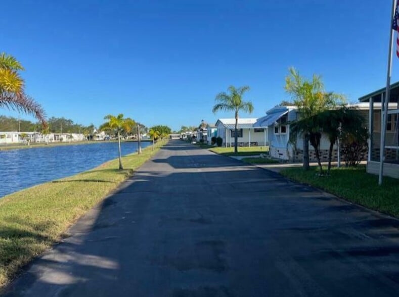 More Photos Of 10441 Gandy Blvd N, Saint Petersburg Manufactured Housing Mobile Home Park For Sale