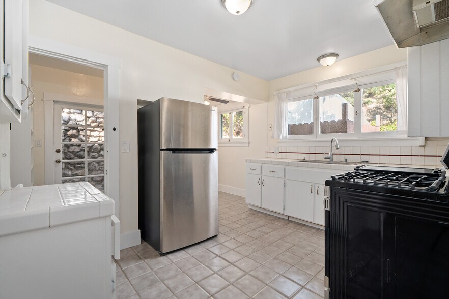 More Photos Of 2024 Laurel Canyon Blvd, Los Angeles Multifamily For Sale