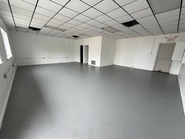 More Photos Of 201-211 Kates Blvd, Millville Freestanding For Lease