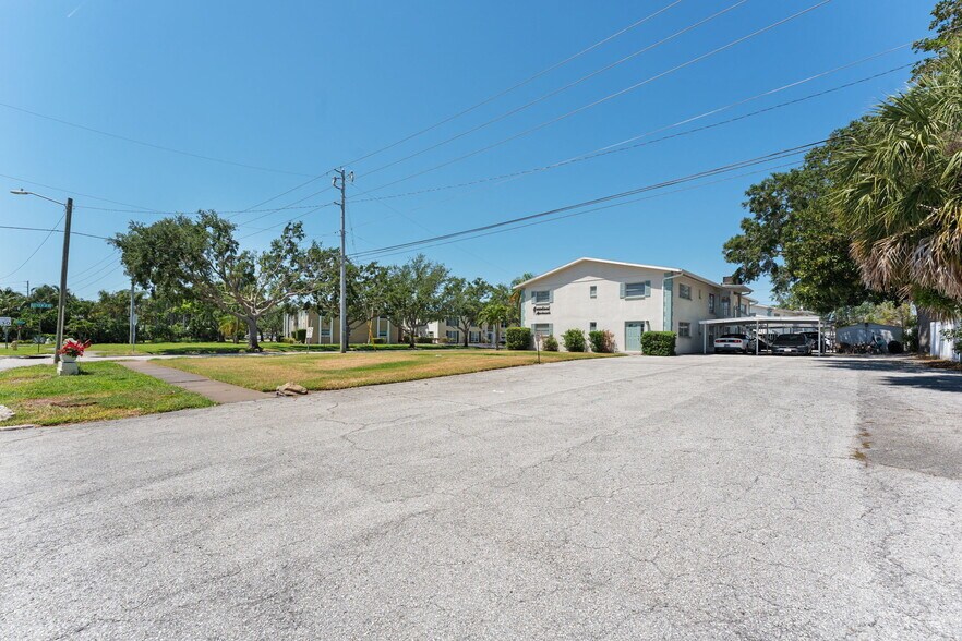 More Photos Of 500 Bayview Dr NE, Saint Petersburg Apartments For Sale