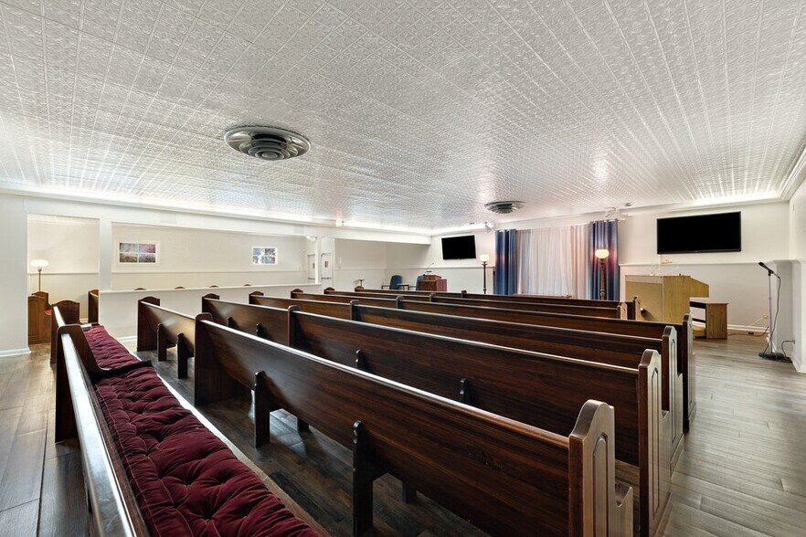 More Photos Of 503 Talbot St, Taylor Funeral Home For Sale