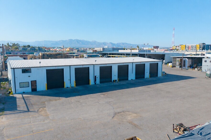 More Photos Of 3635 Polaris Ave, Las Vegas Industrial For Lease