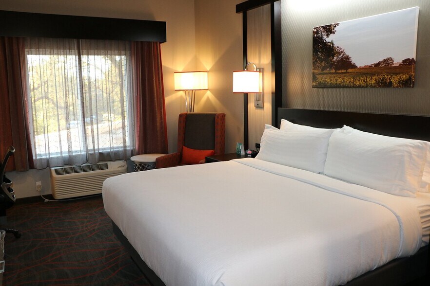 More Photos Of 8755-8757 Old Redwood Hwy, Windsor Hotel For Sale