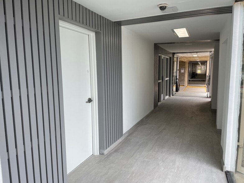 More Photos Of 900 S Main St, Corona Medical For Lease