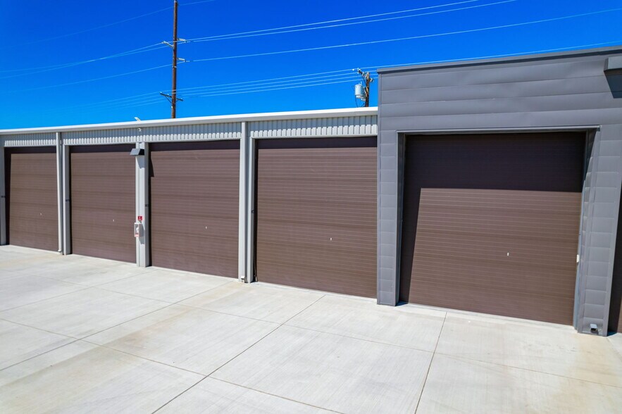 More Photos Of 49751 Oates Ln, Coachella Parking Garage For Sale