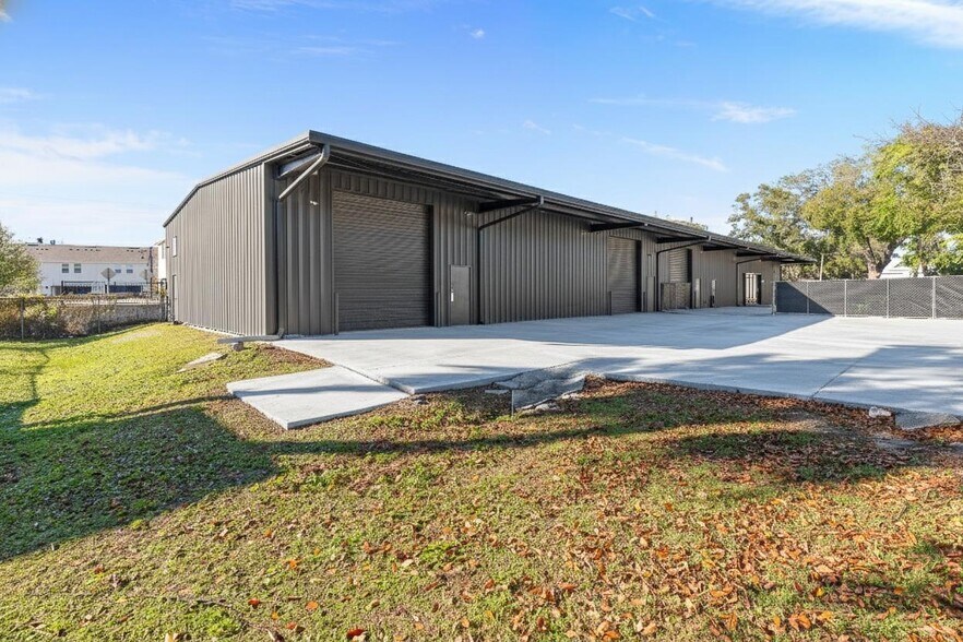 More Photos Of 210 E Palmetto Ave, Longwood Warehouse For Lease