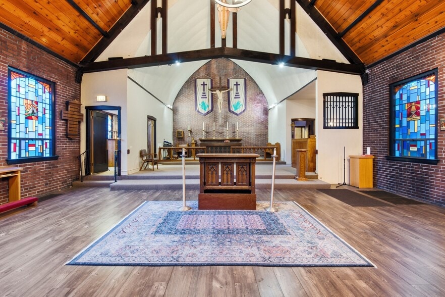 More Photos Of 6240 N Avondale Ave, Chicago Specialty For Sale